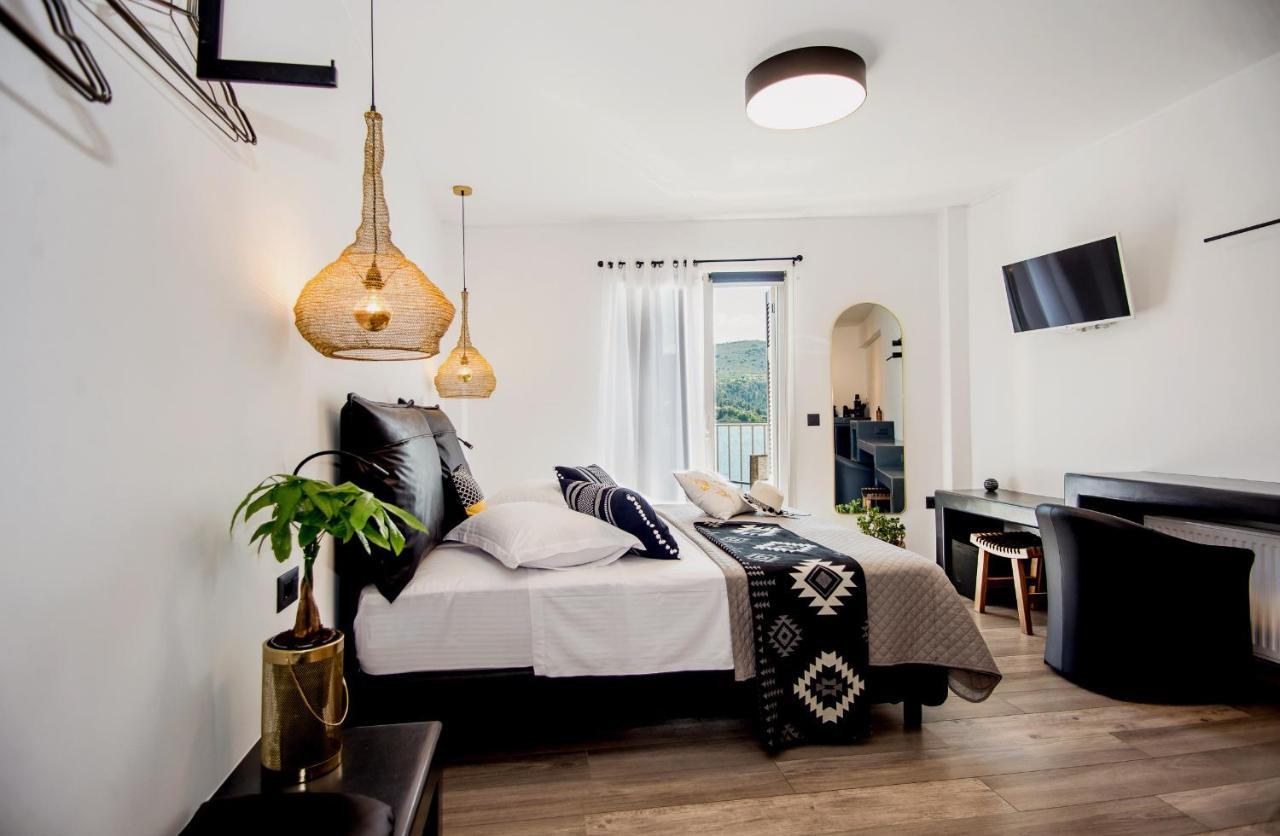 A & B Minimal Suite Ιι With Sea View In Argostoli Exterior photo