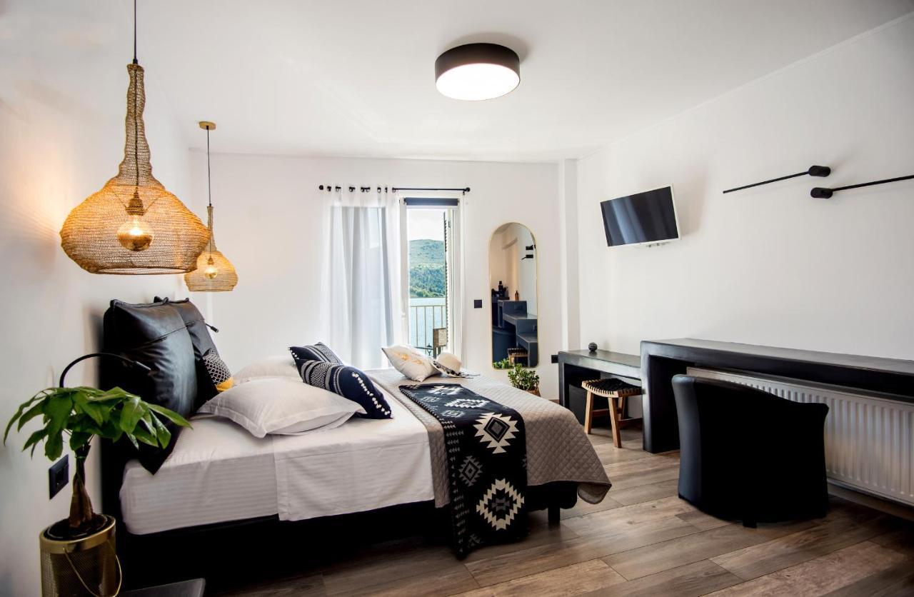 A & B Minimal Suite Ιι With Sea View In Argostoli Exterior photo