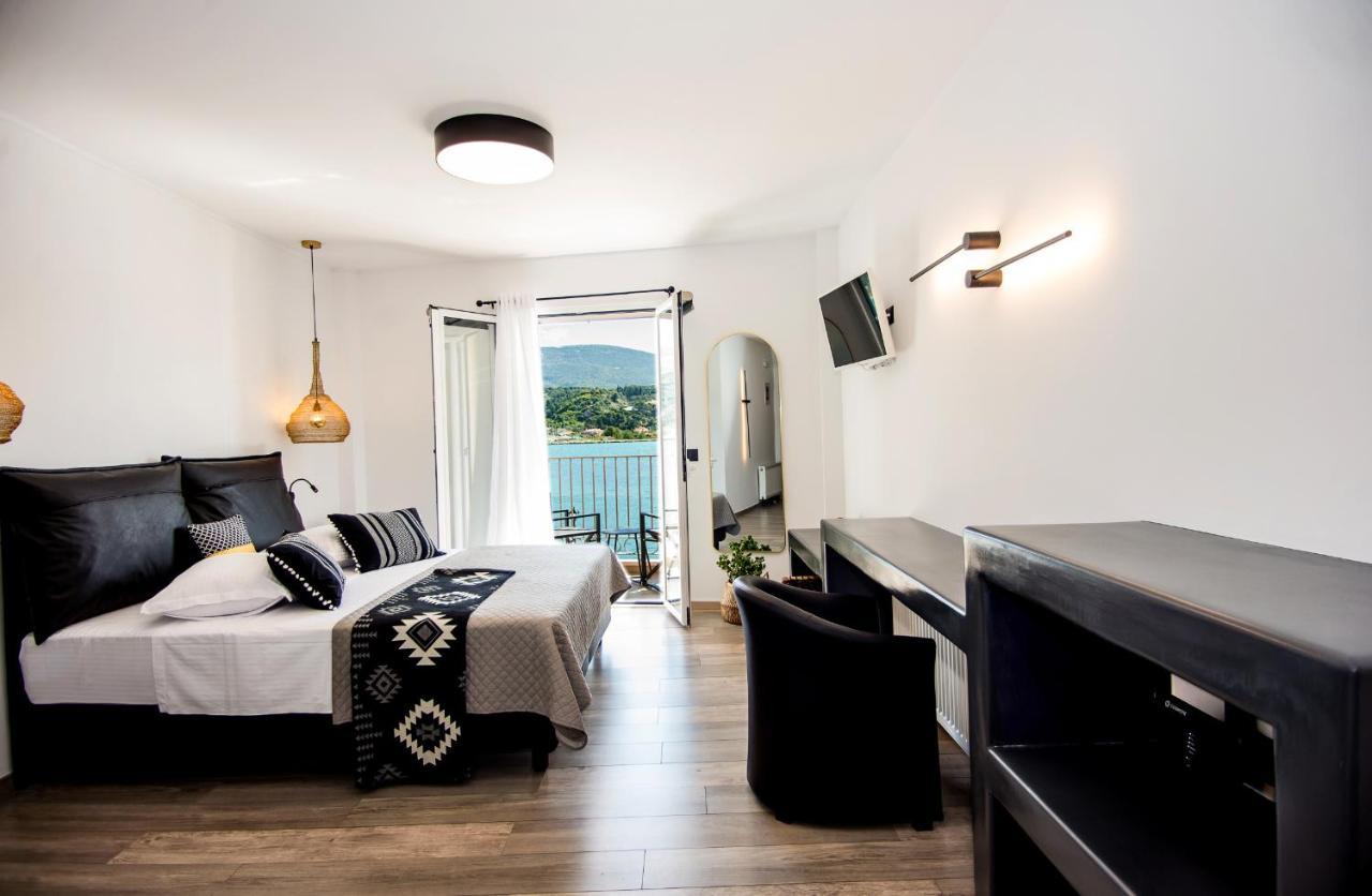 A & B Minimal Suite Ιι With Sea View In Argostoli Exterior photo