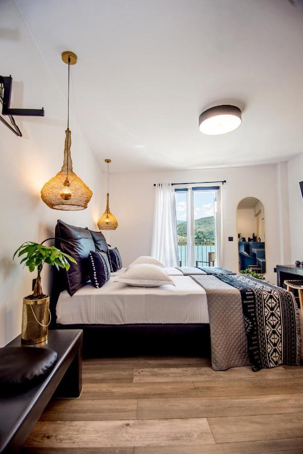 A & B Minimal Suite Ιι With Sea View In Argostoli Exterior photo